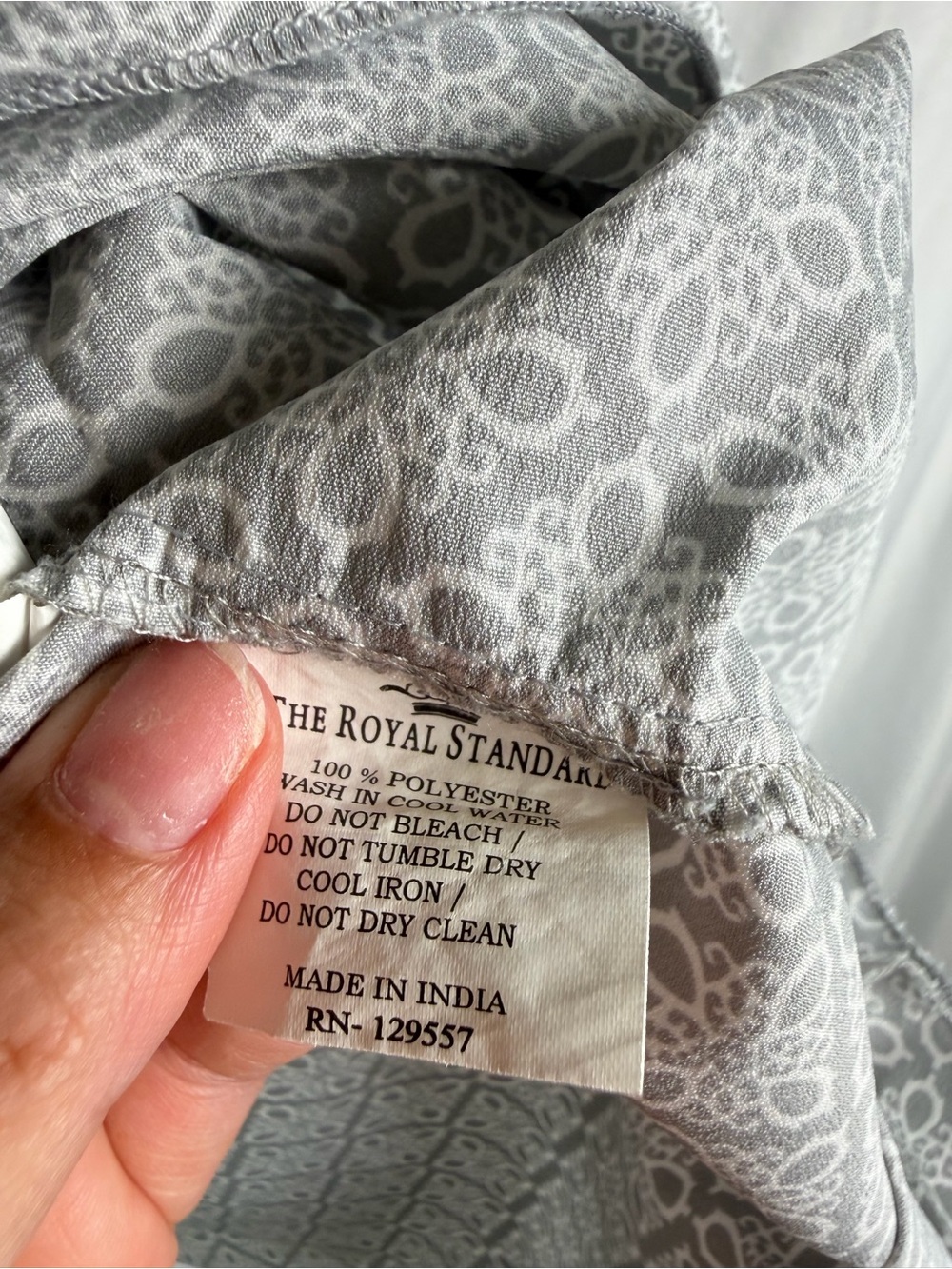 The Royal Standard Gray White Medallion Silky Tank Top Small - Picture 6 of 7